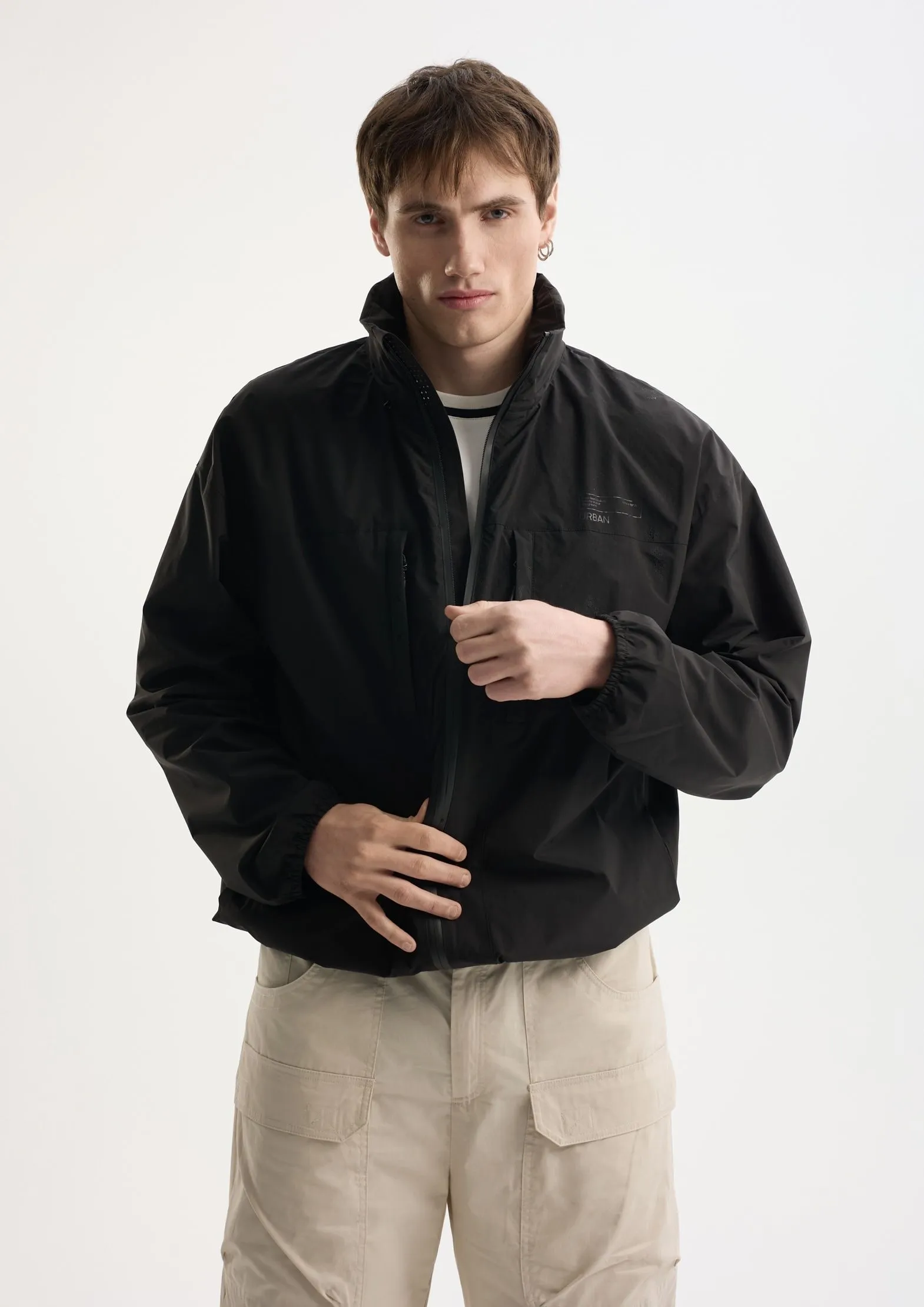 Ветровка из технологичной ткани на мембране 5000/5000