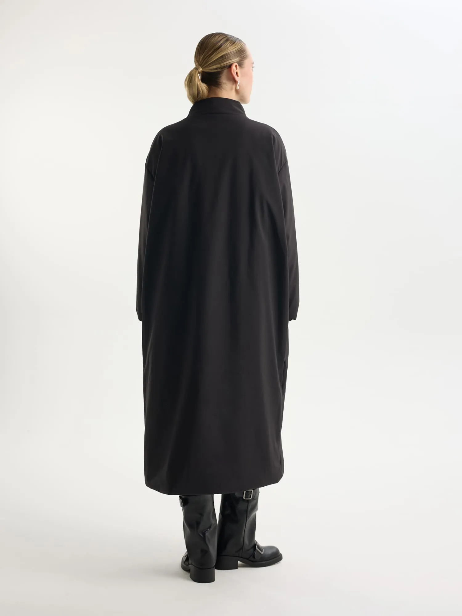 Утепленное пальто из переработанного океанического пластика