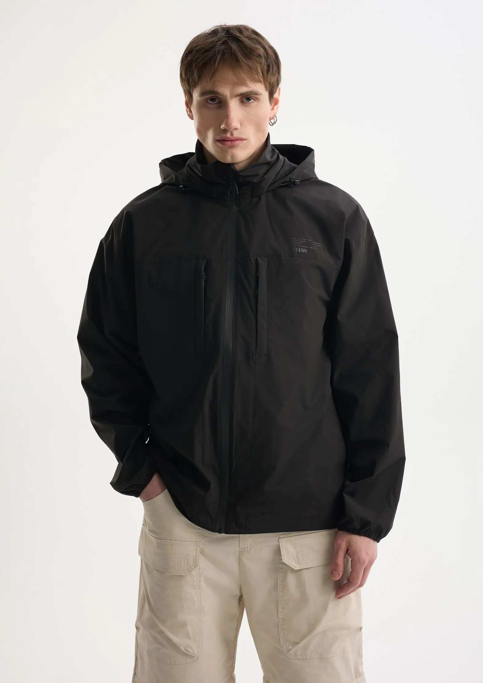 Ветровка из технологичной ткани на мембране 5000/5000