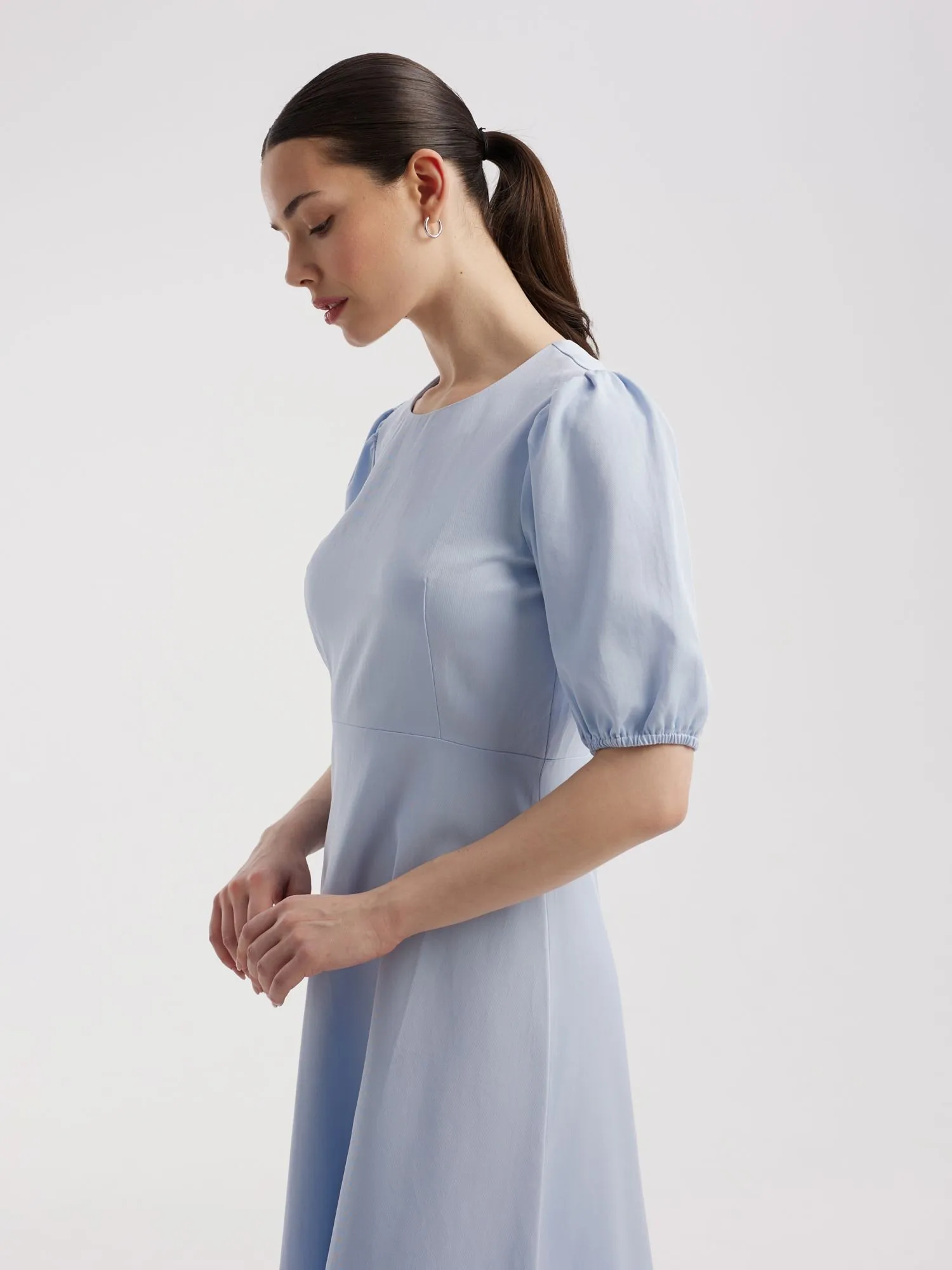 Платье миди с объемными рукавами