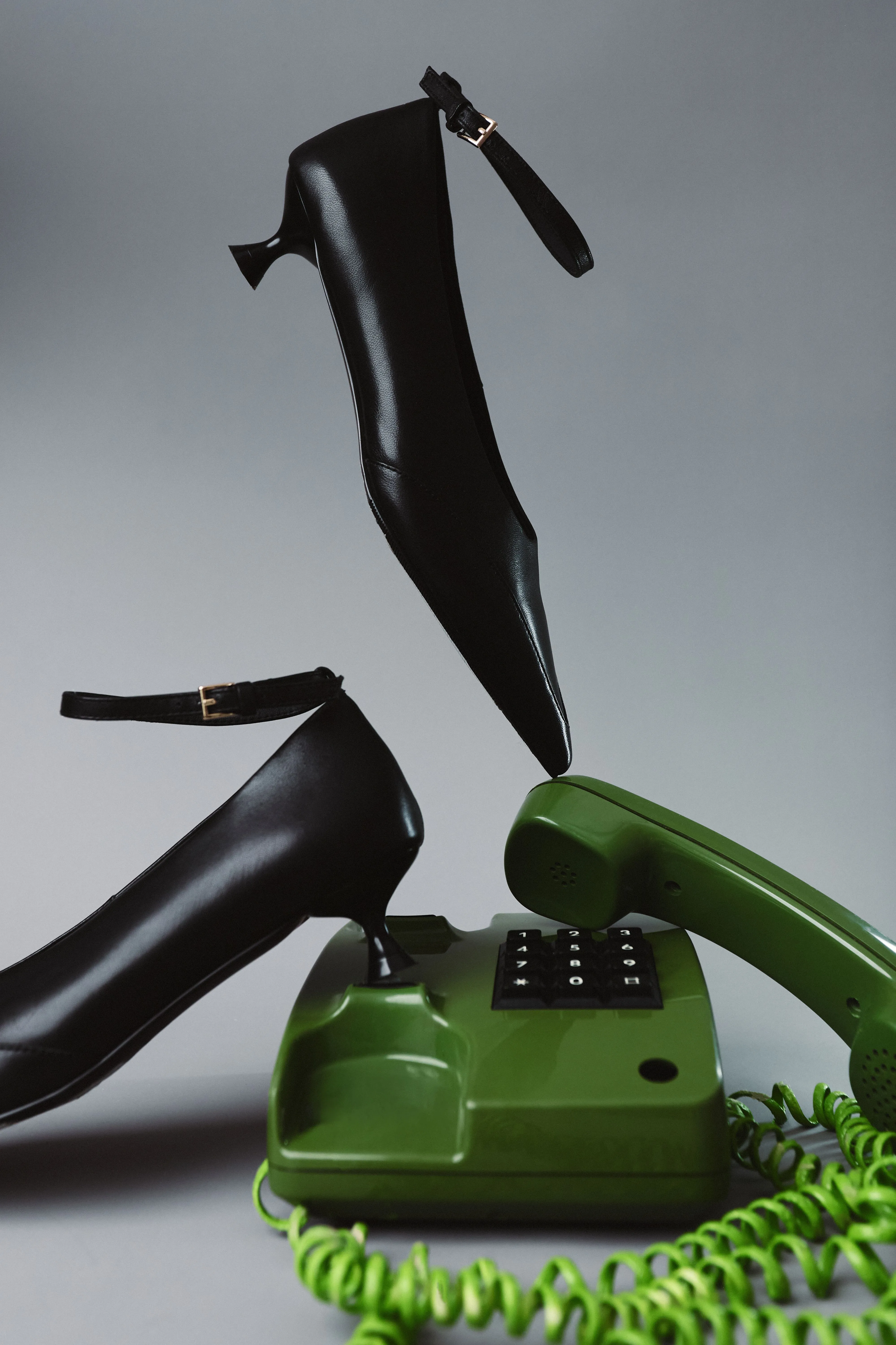 Туфли kitten heel из натуральной лаковой кожи