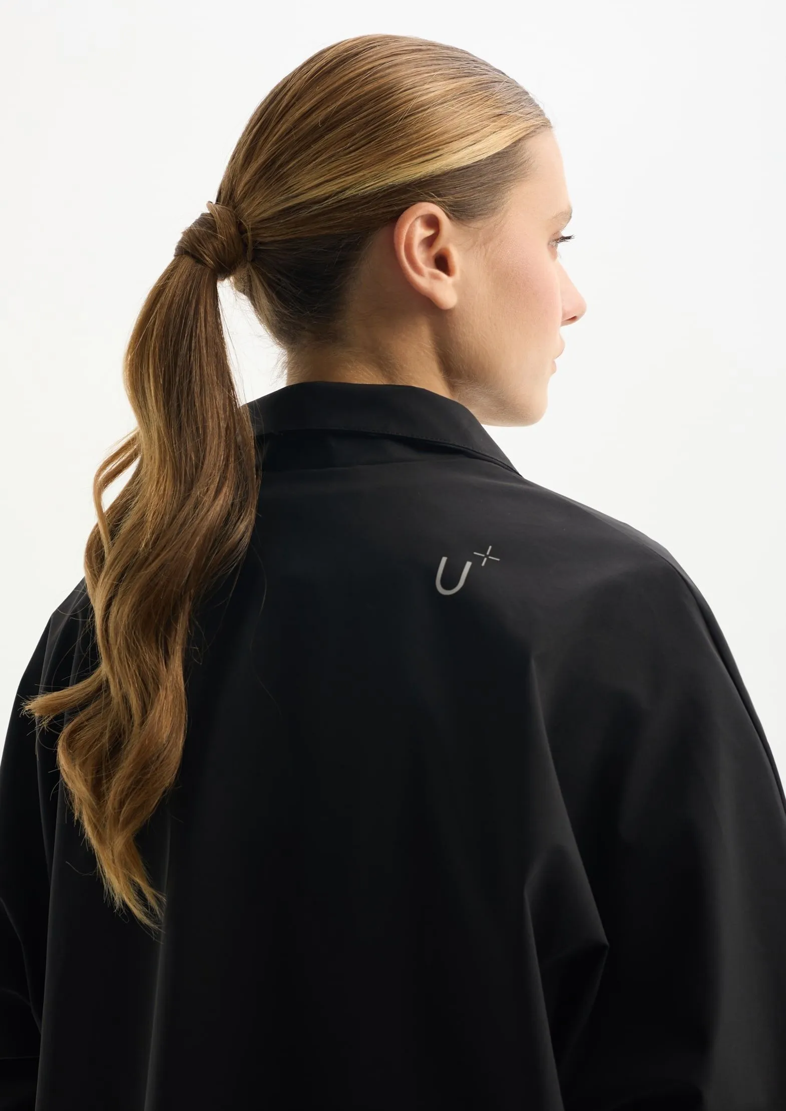 Бомбер из из переработанного нейлона на мембране