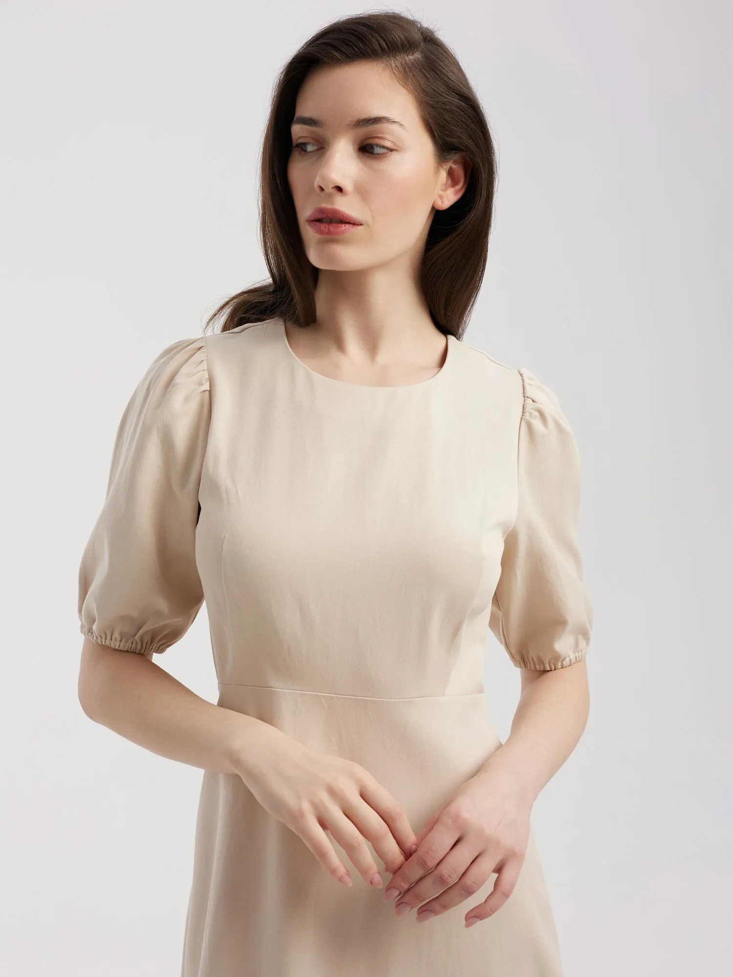 Платье миди с объемными рукавами