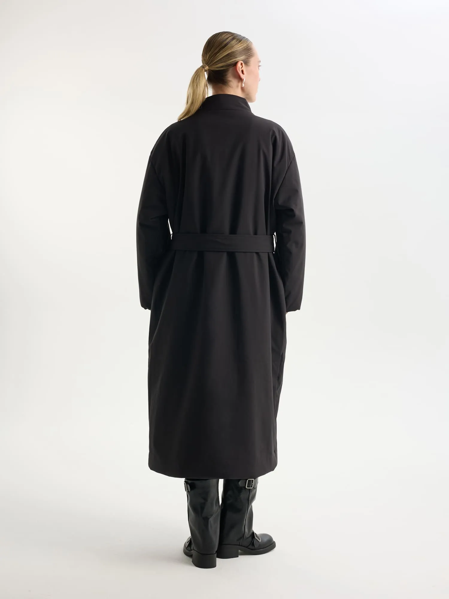 Утепленное пальто из переработанного океанического пластика