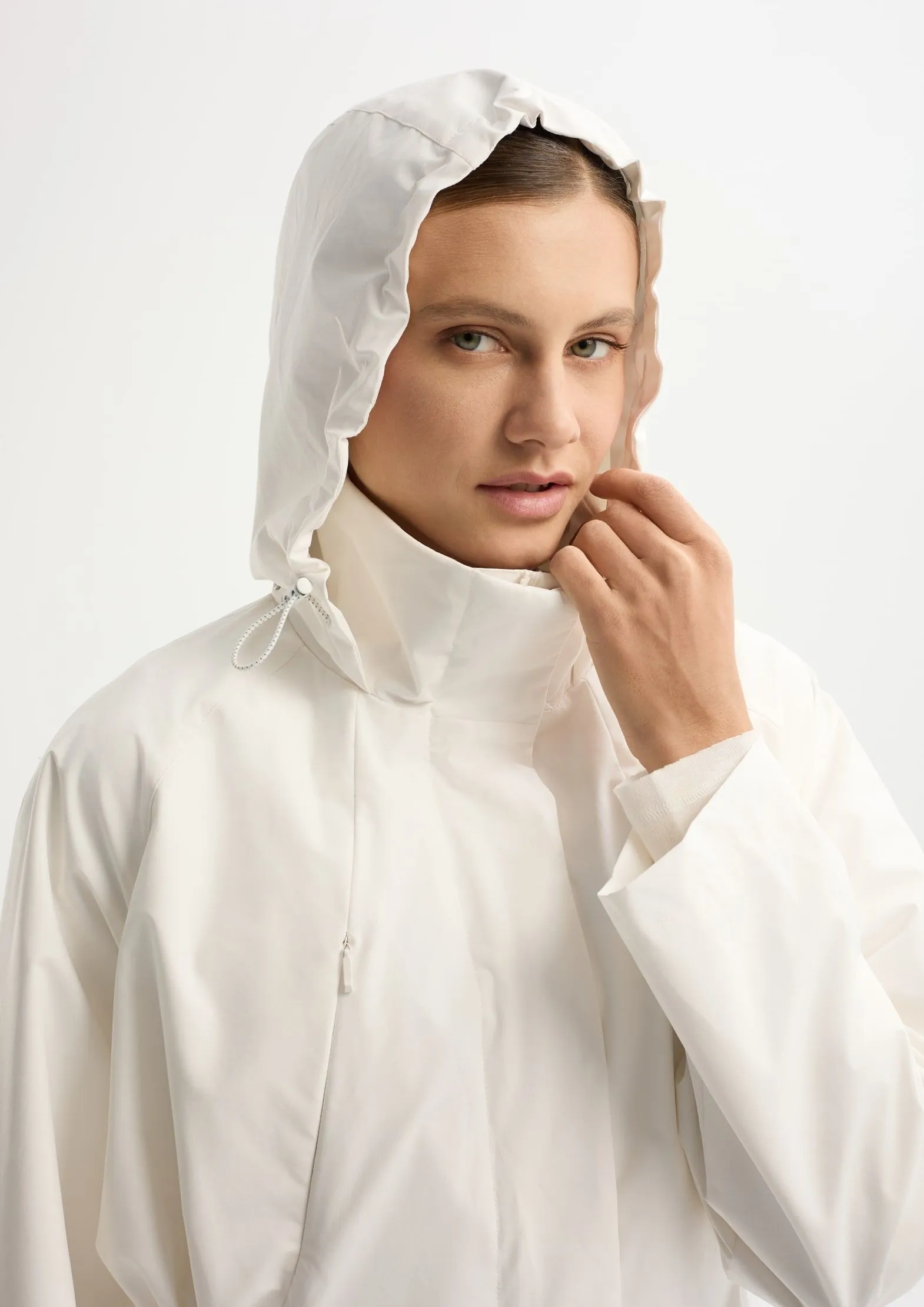 Плащ на мембране 15000/15000 с грязеотталкивающим эффектом