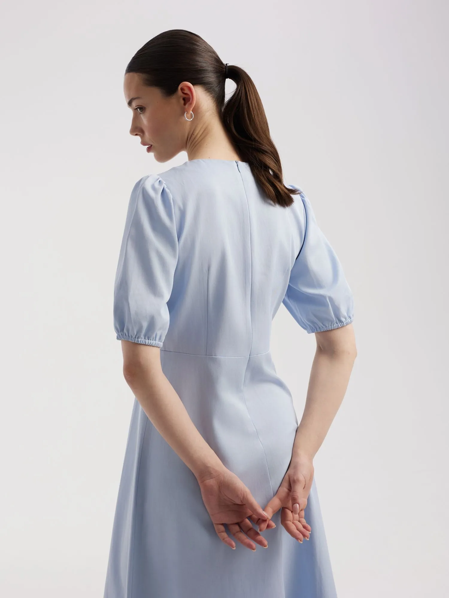 Платье миди с объемными рукавами