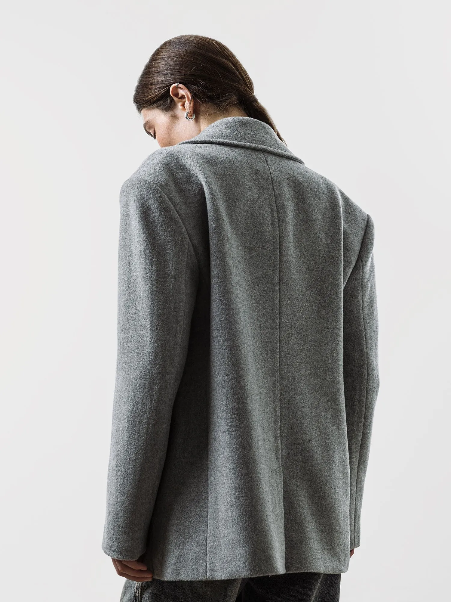 Объемное пальто-жакет из шерсти