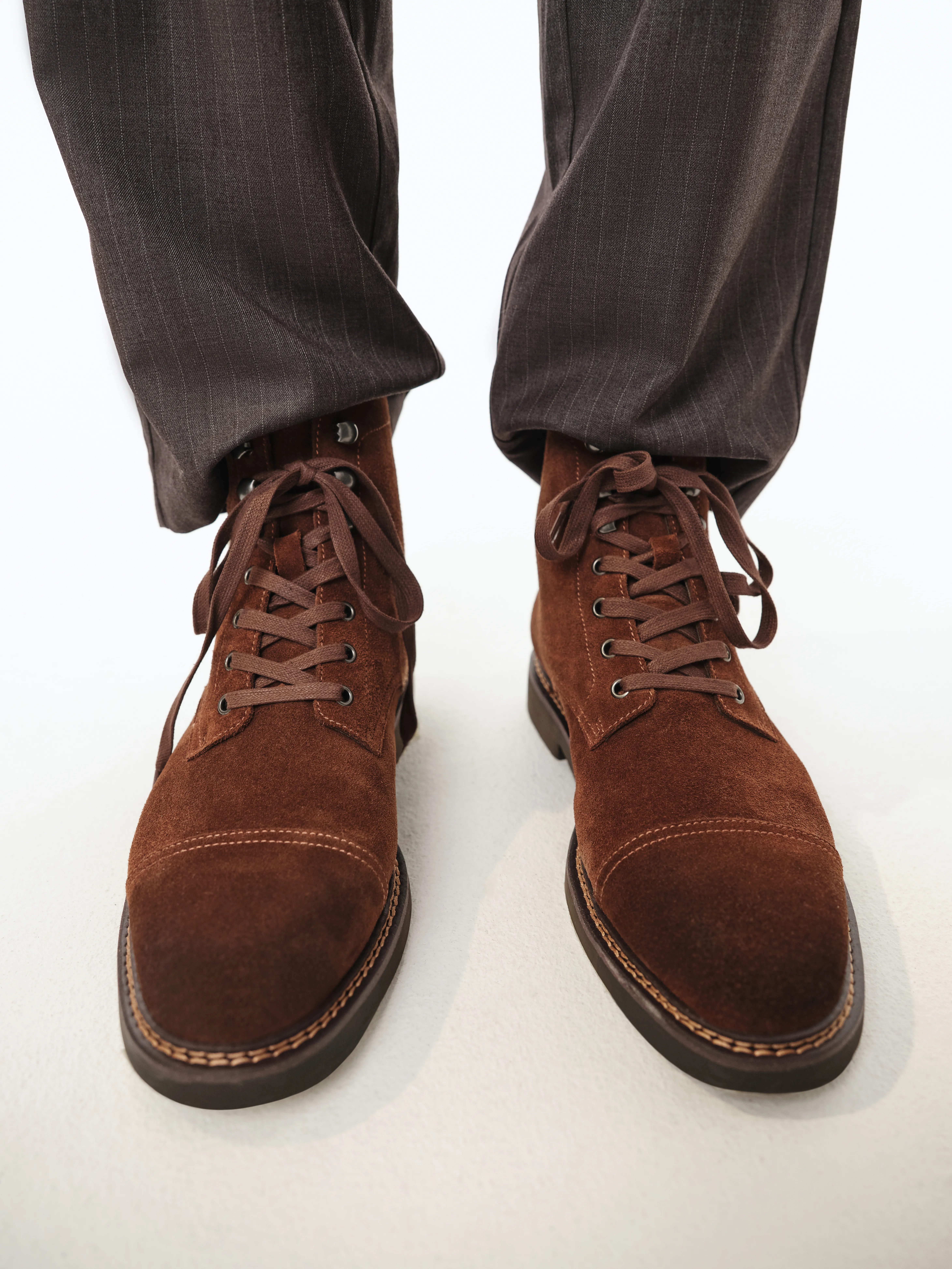 Классические ботинки из натуральной замши