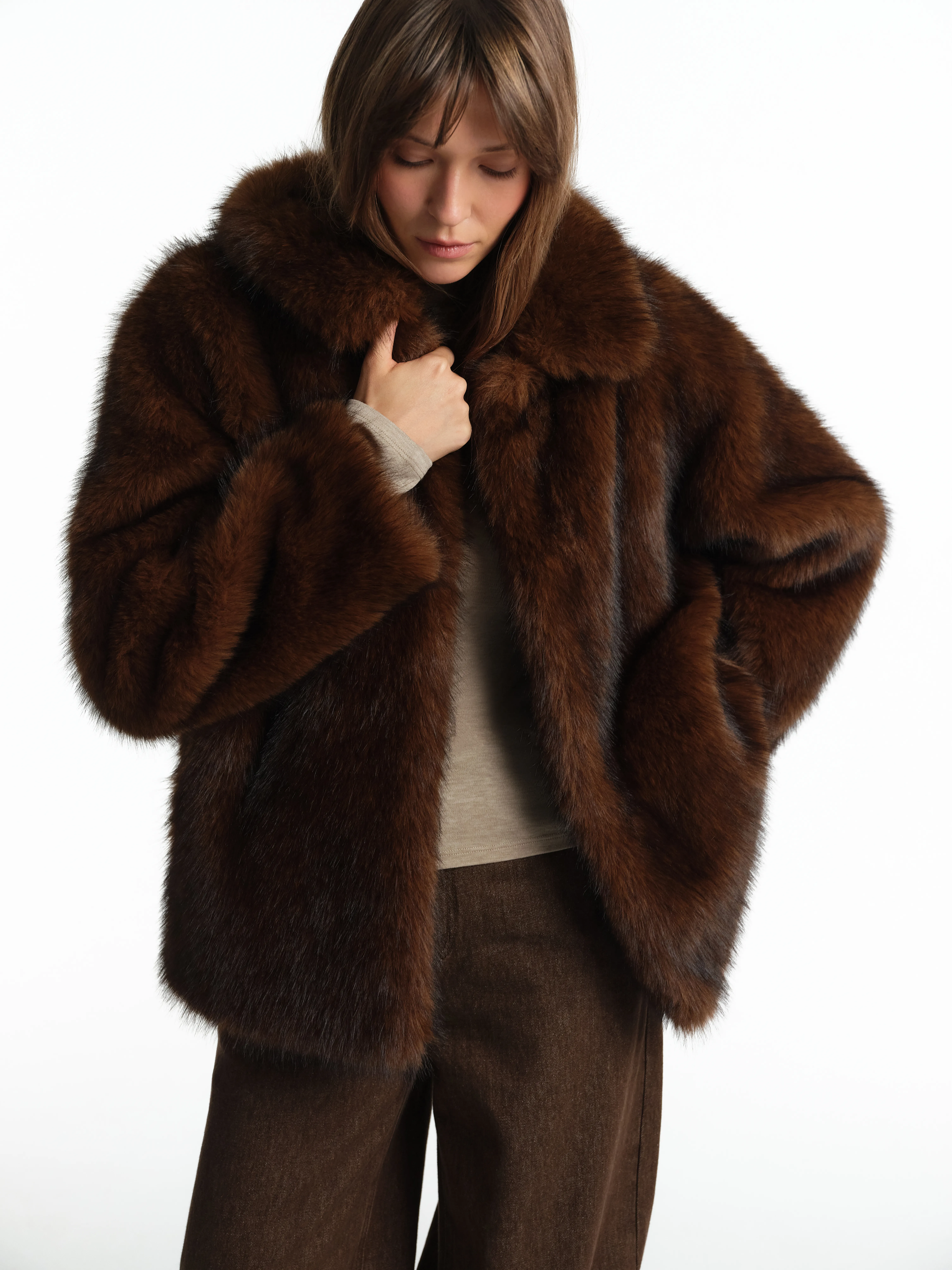 Шуба из экологичного меха с утеплителем