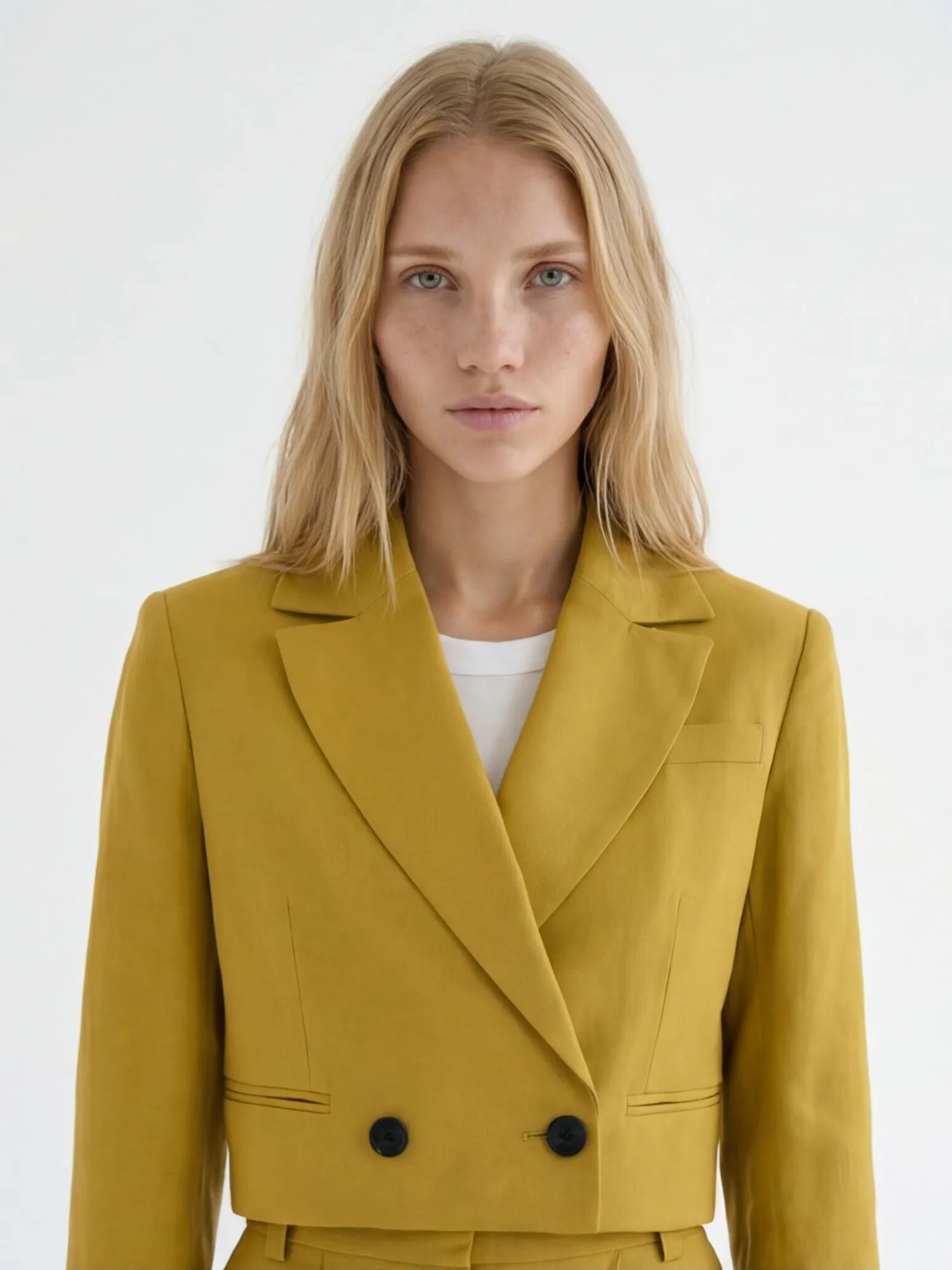 Двубортный укороченный жакет