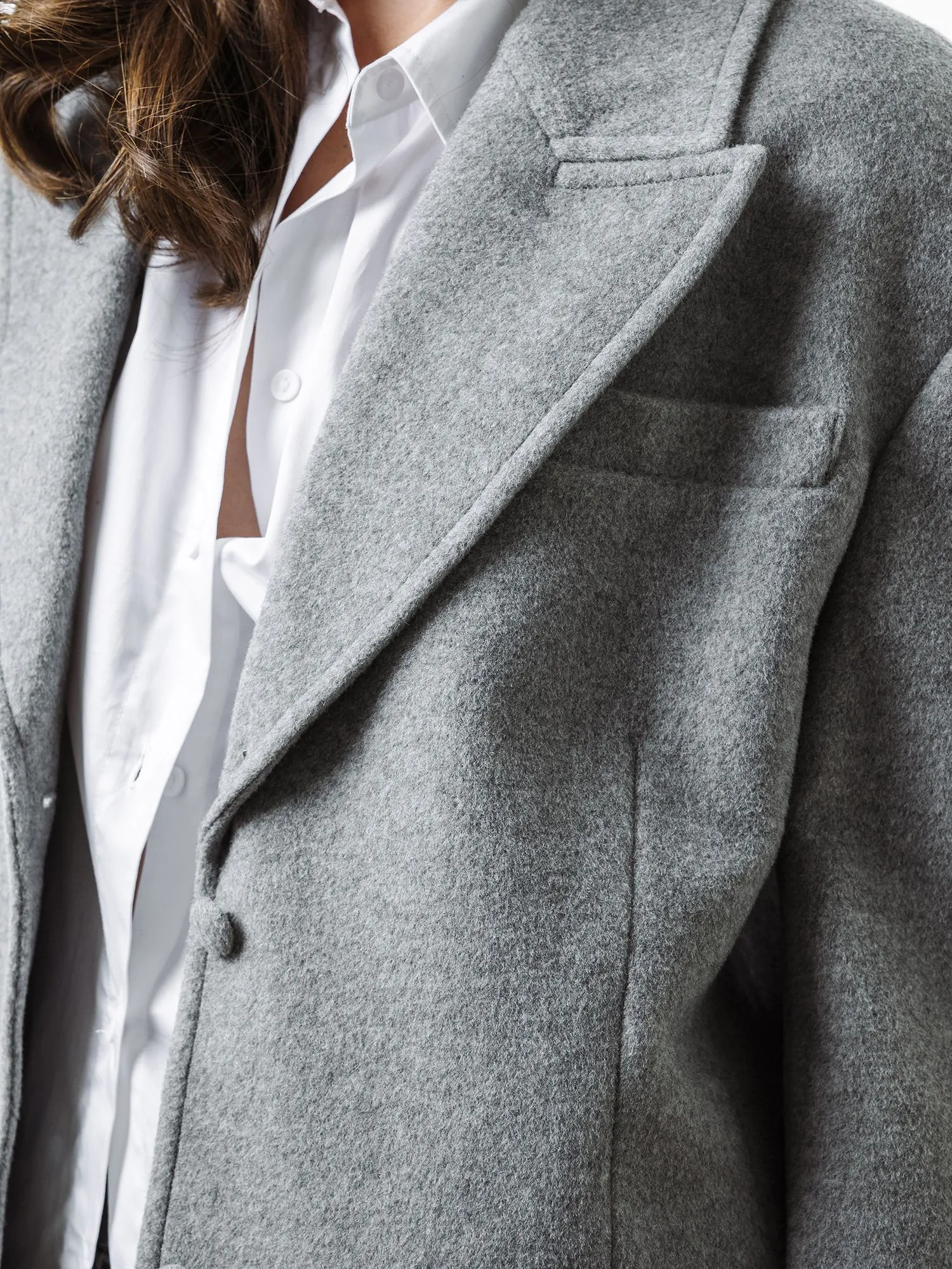 Объемное пальто-жакет из шерсти