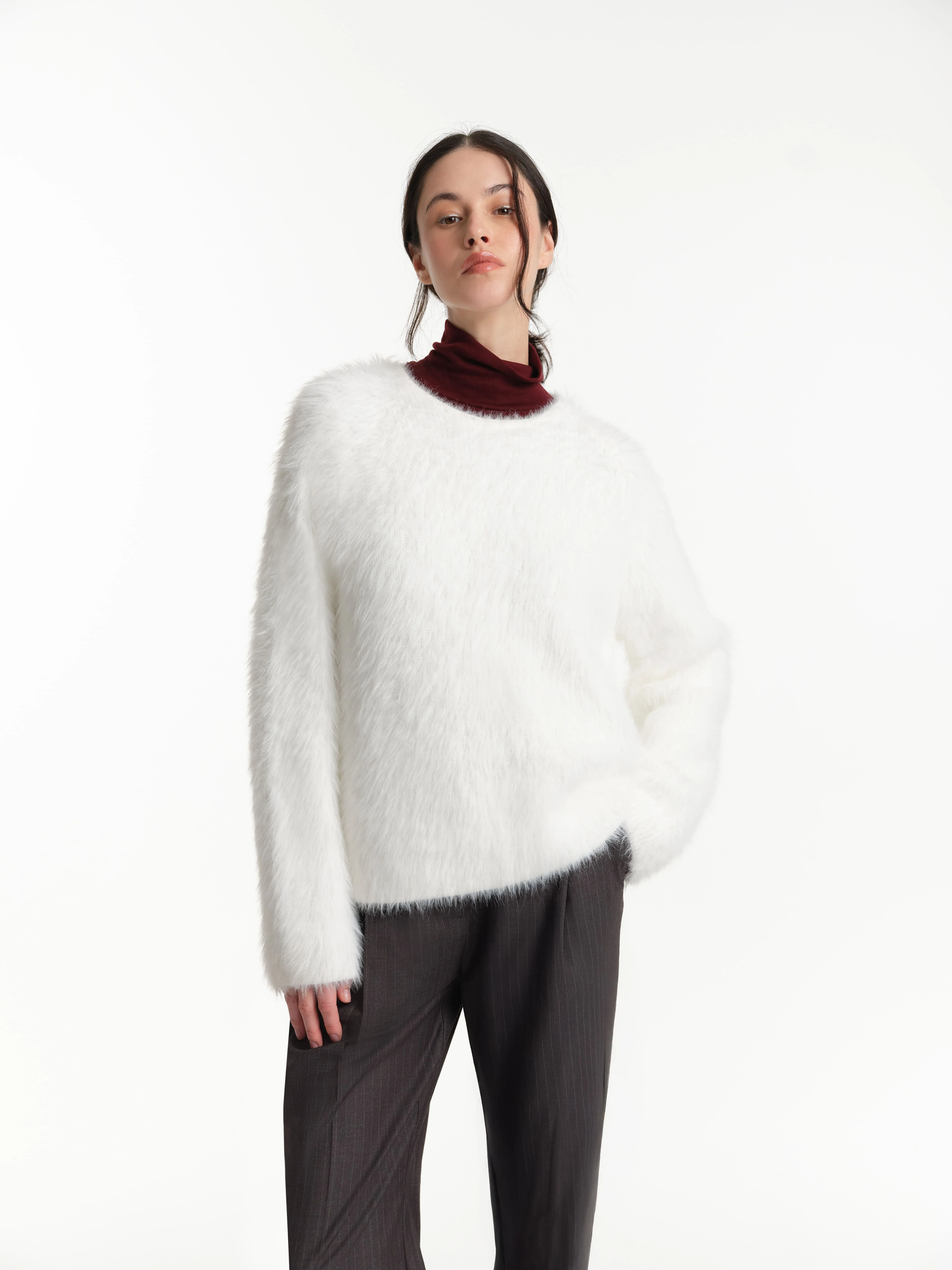 Свитер из пряжи с длинным ворсом