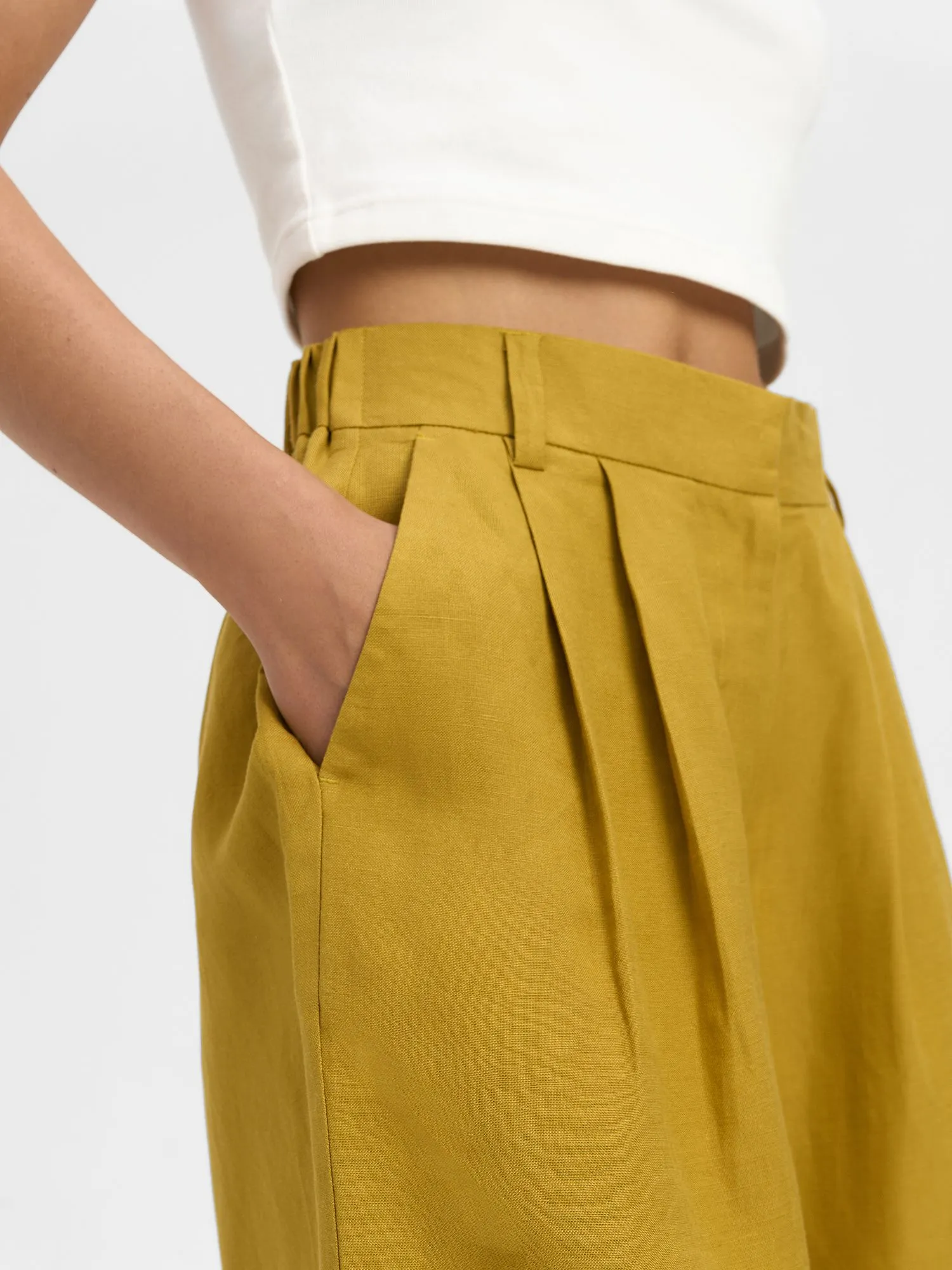 Льняные шорты с высокой посадкой