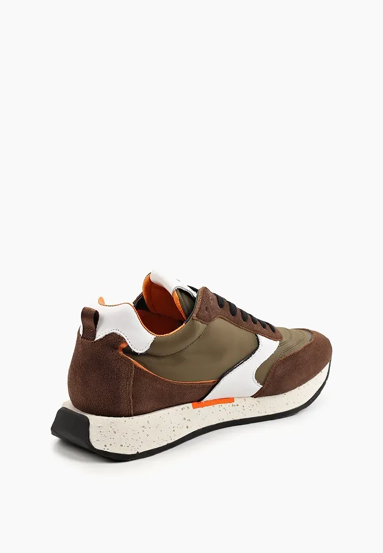 Демисезонные кроссовки из натуральной кожи