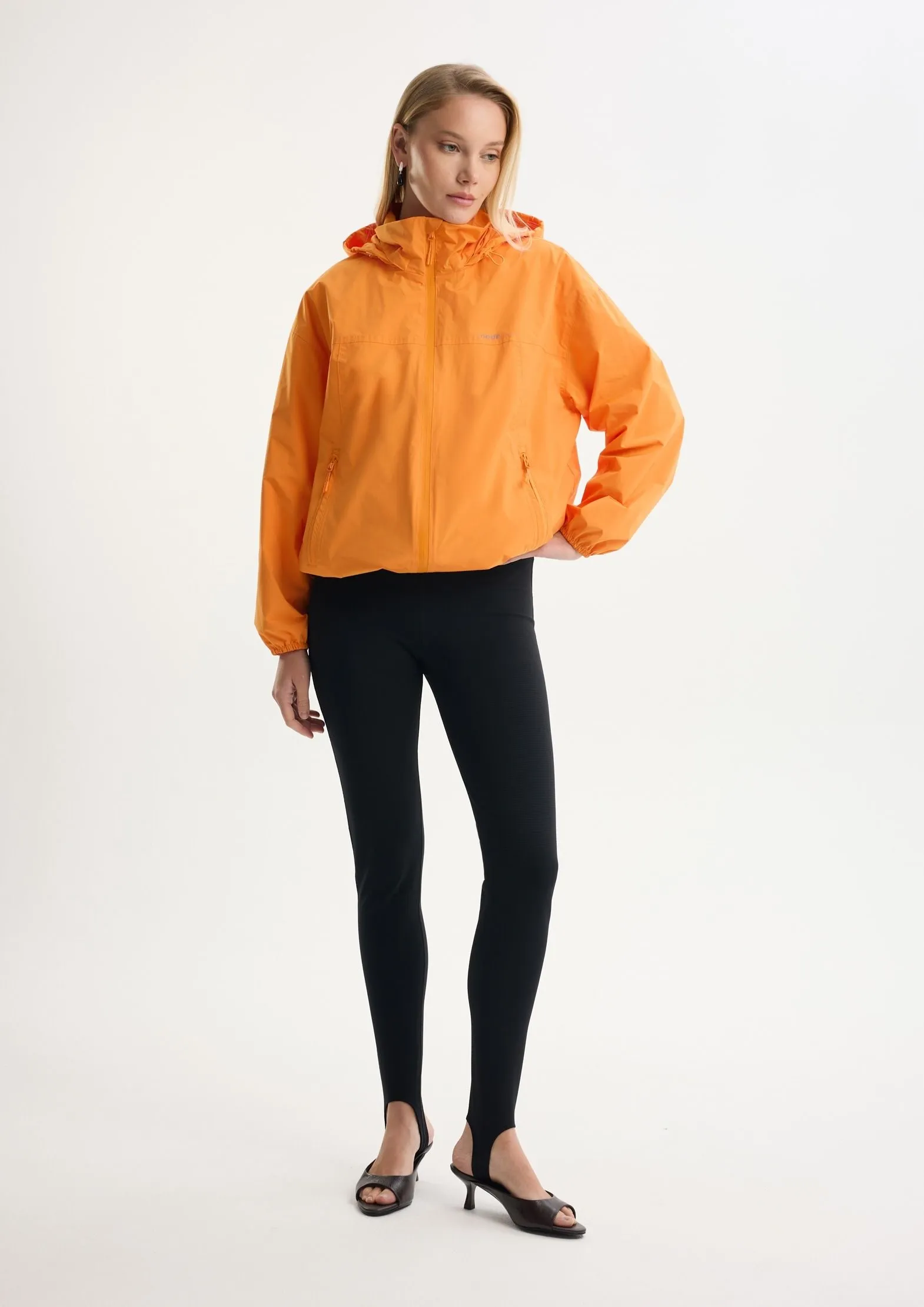 Ветровка из технологичной ткани на мембране 5000/5000