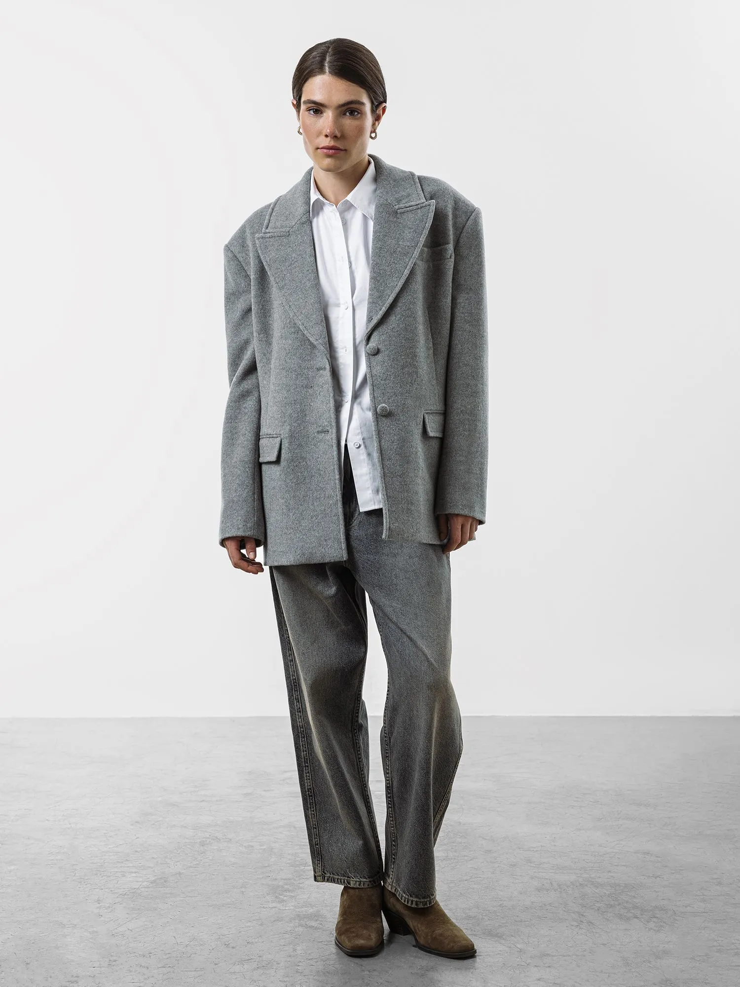 Объемное пальто-жакет из шерсти