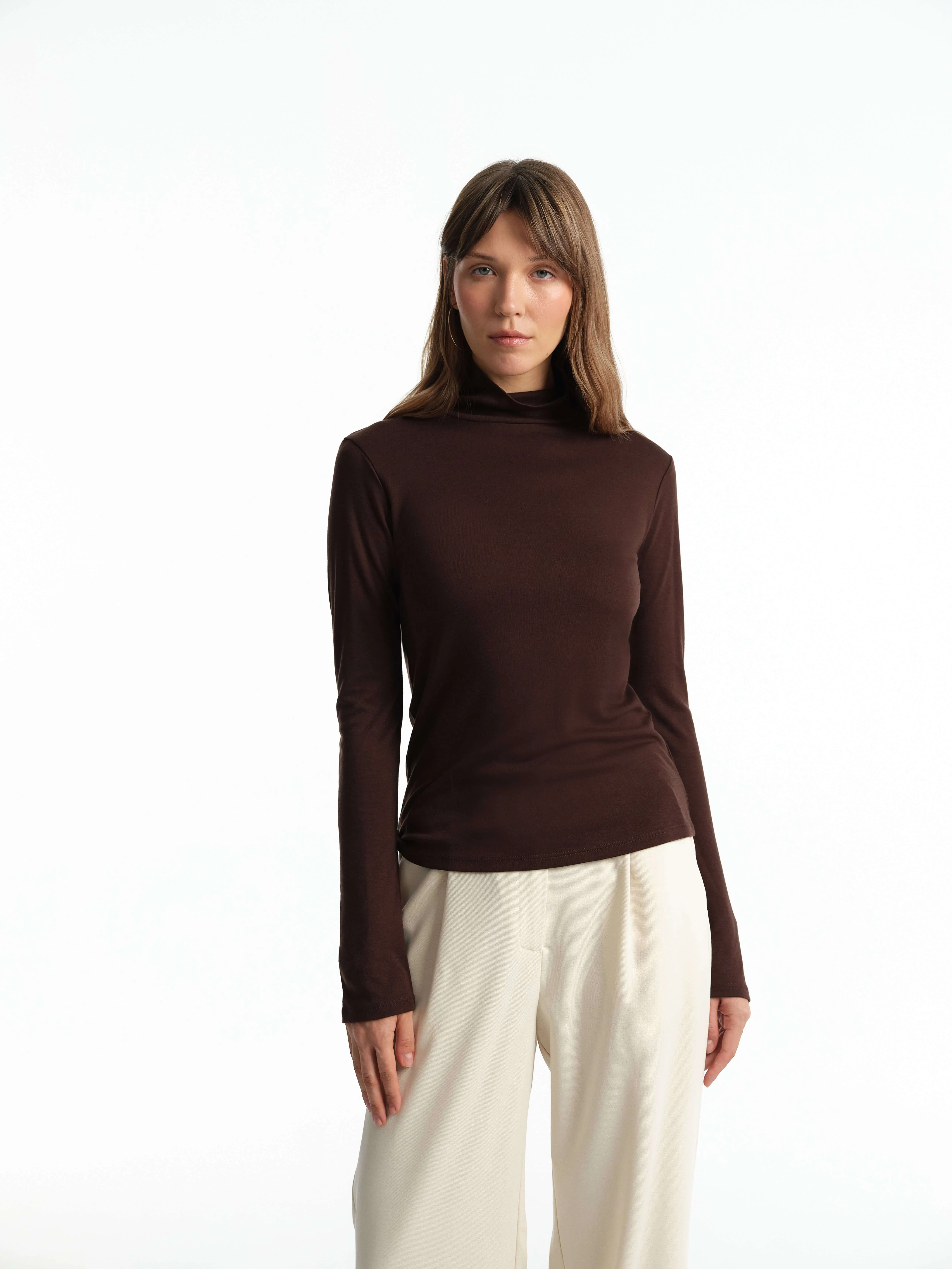 Джемпер с высоким горлом