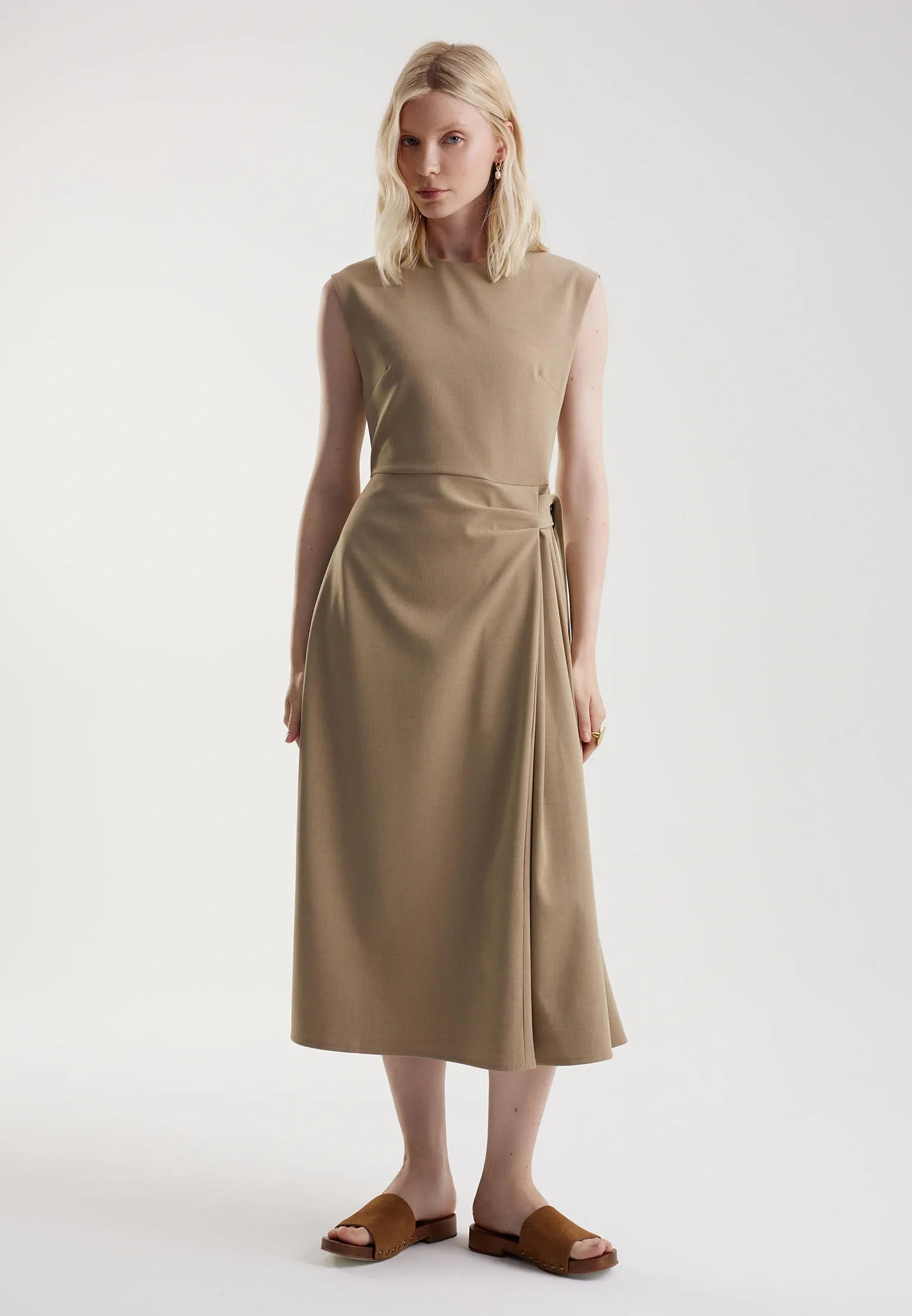 Платье с застежкой на пояс