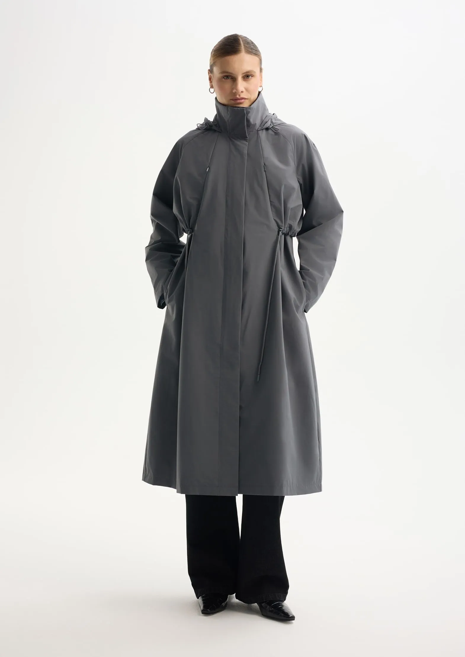 Плащ на мембране 15000/15000 с грязеотталкивающим эффектом