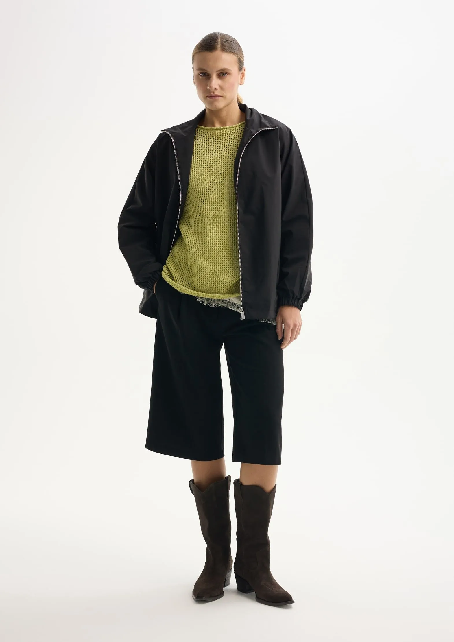 Бомбер из из переработанного нейлона на мембране