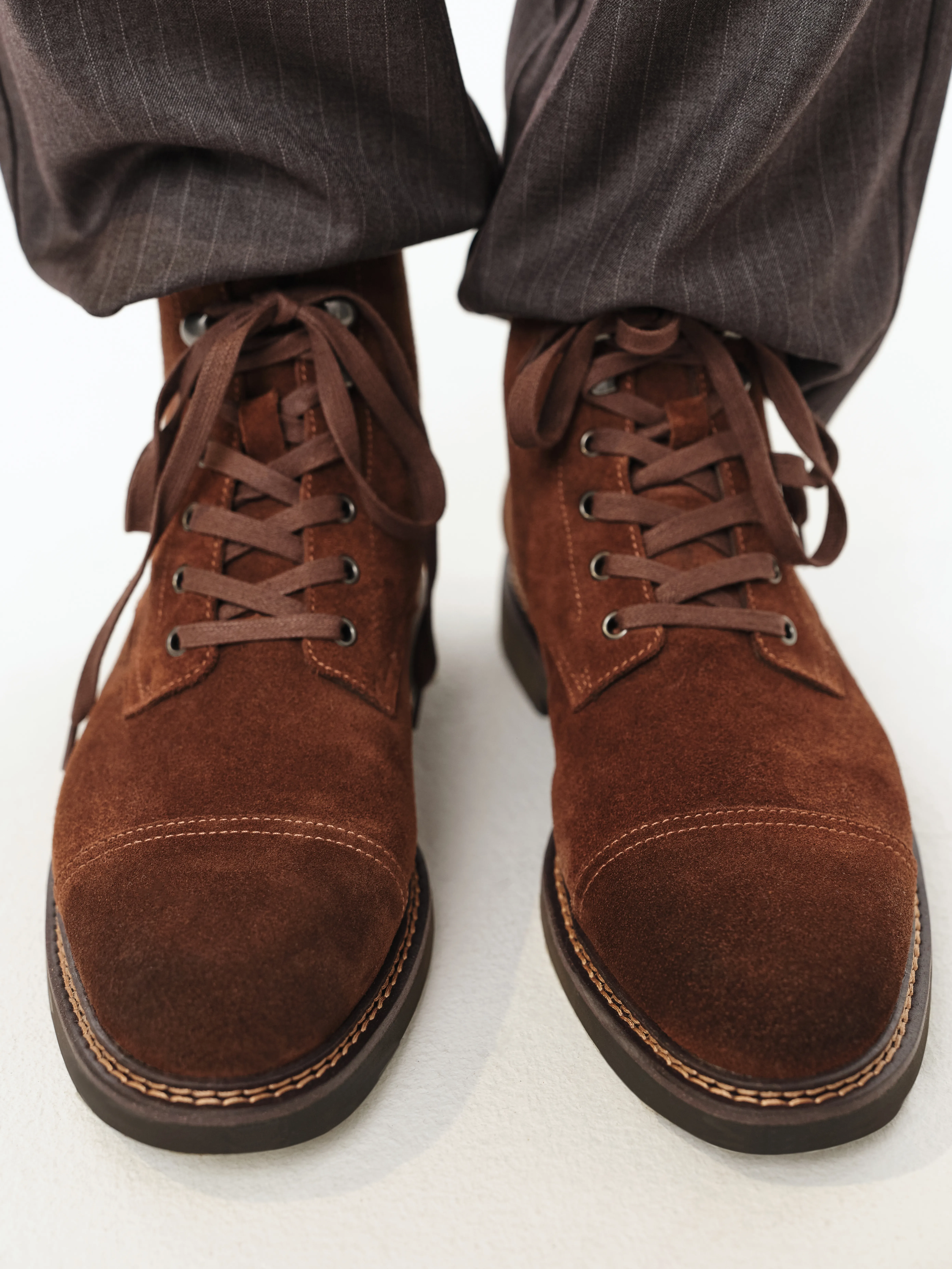 Классические ботинки из натуральной замши