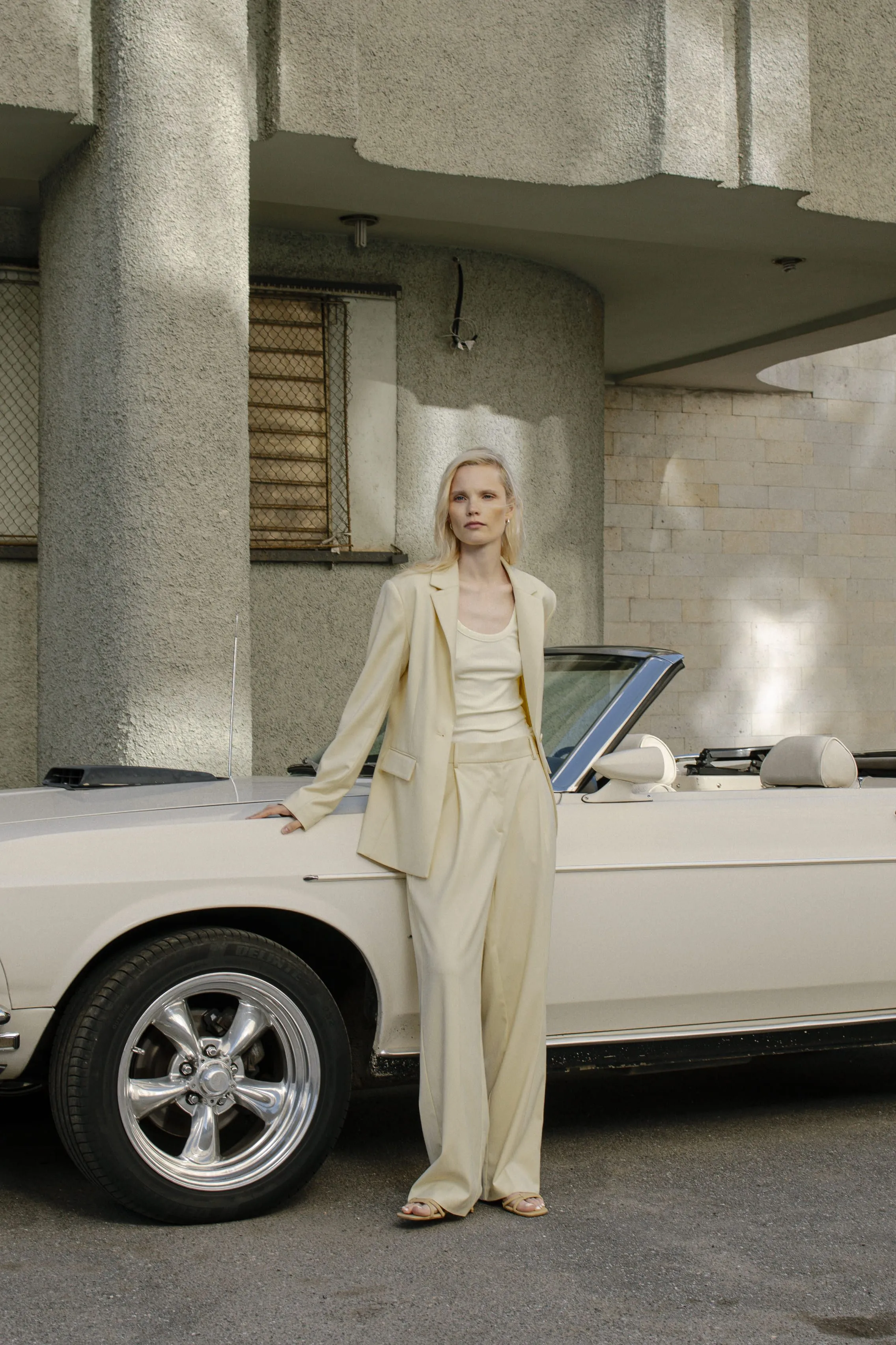 Однобортный жакет цвета сливочного масла