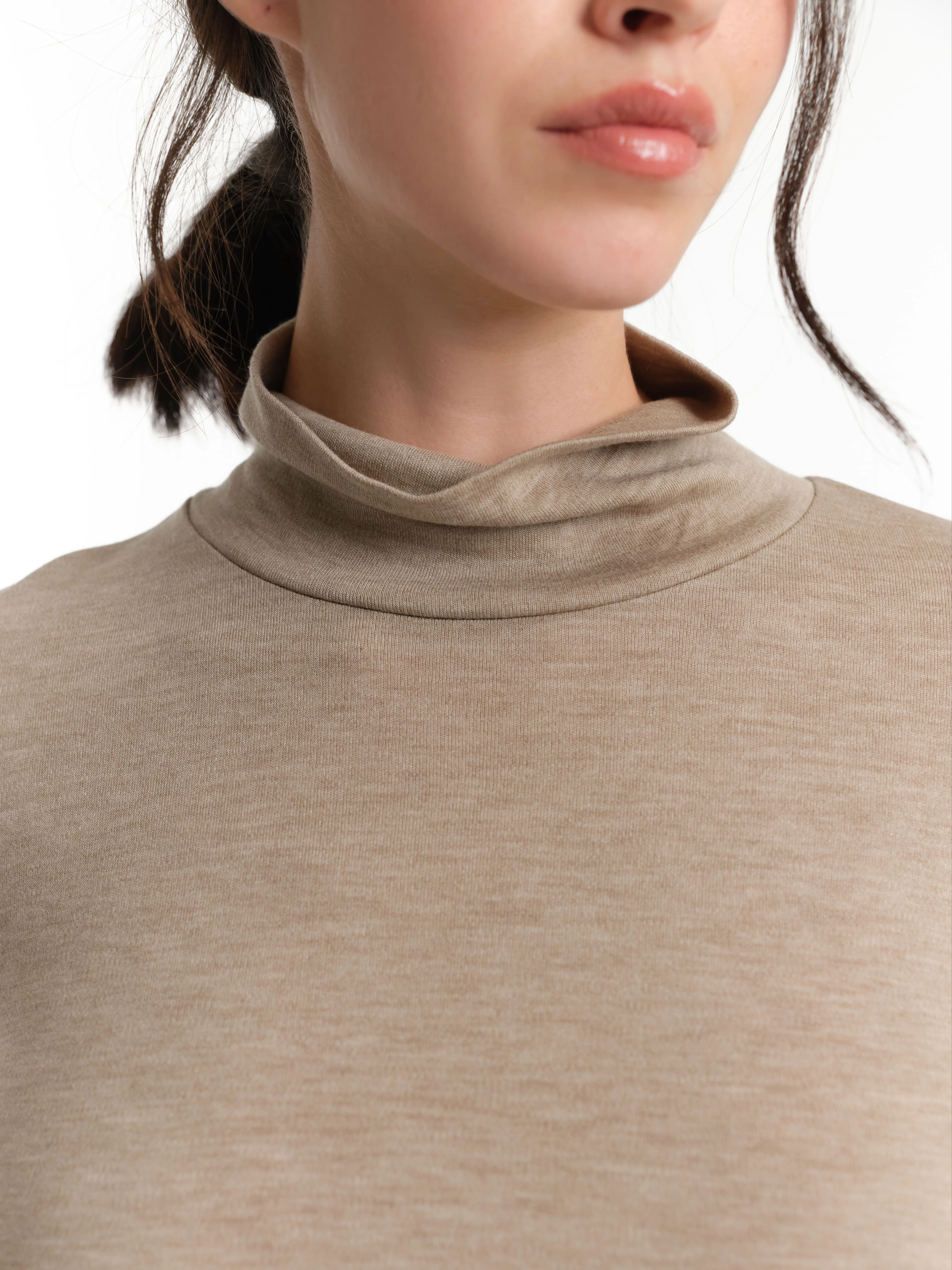 Джемпер с высоким горлом