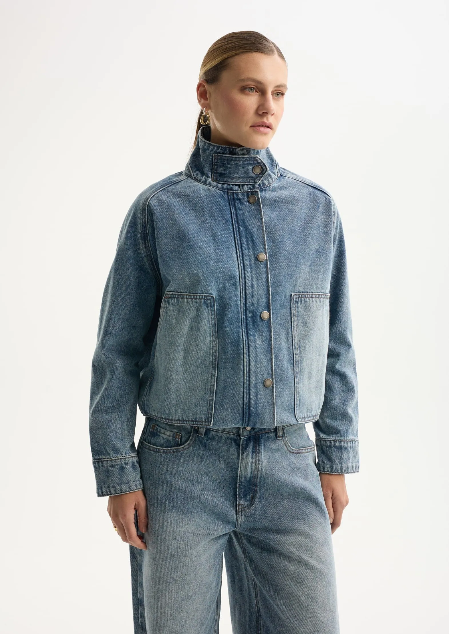 Укороченная джинсовая куртка из 100% хлопка