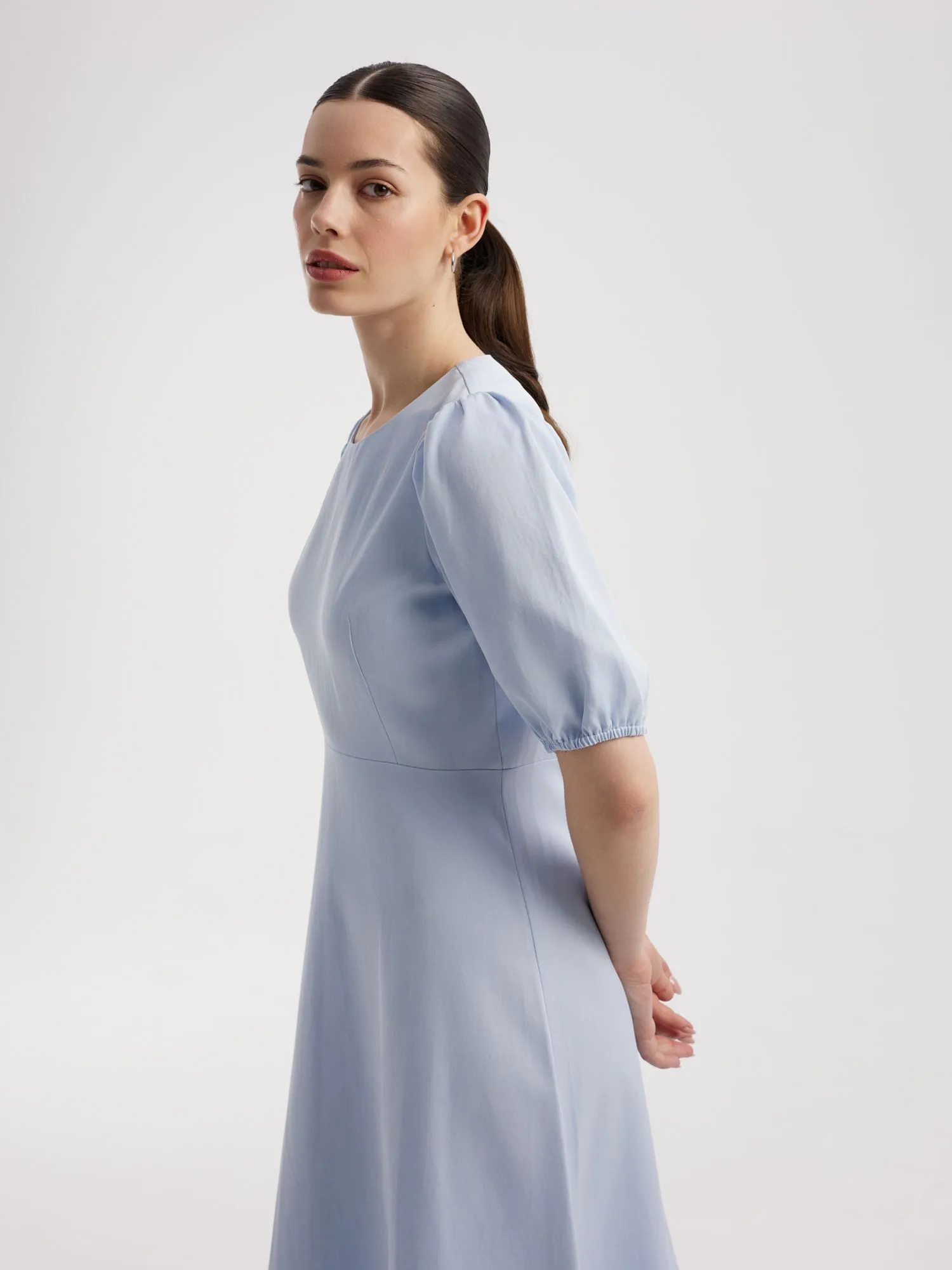 Платье миди с объемными рукавами