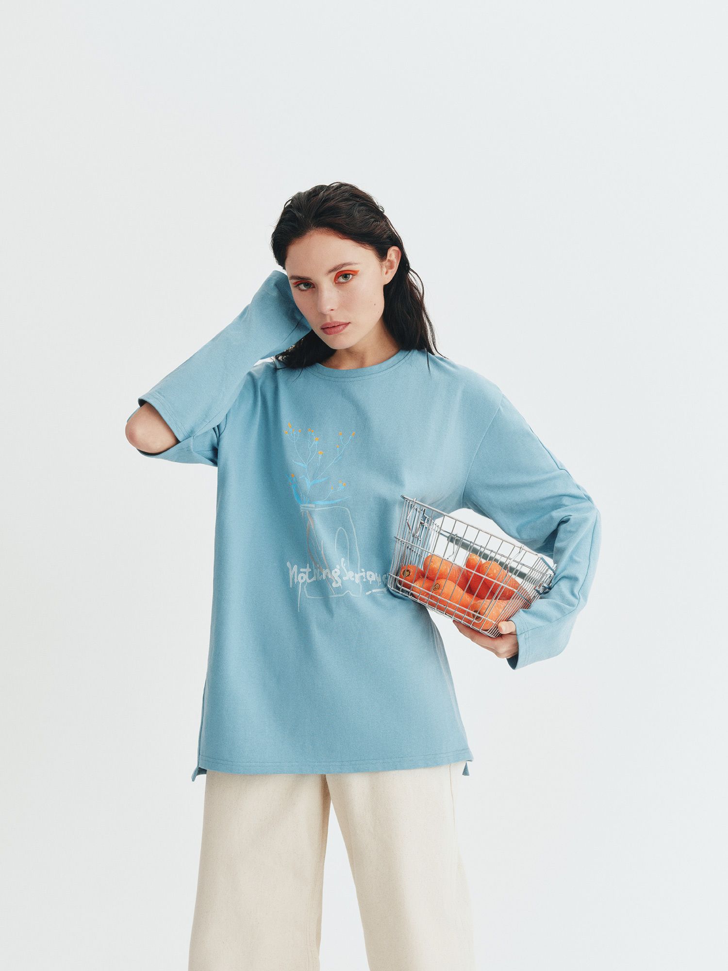 изображение лонслив oversize с авторским принтом