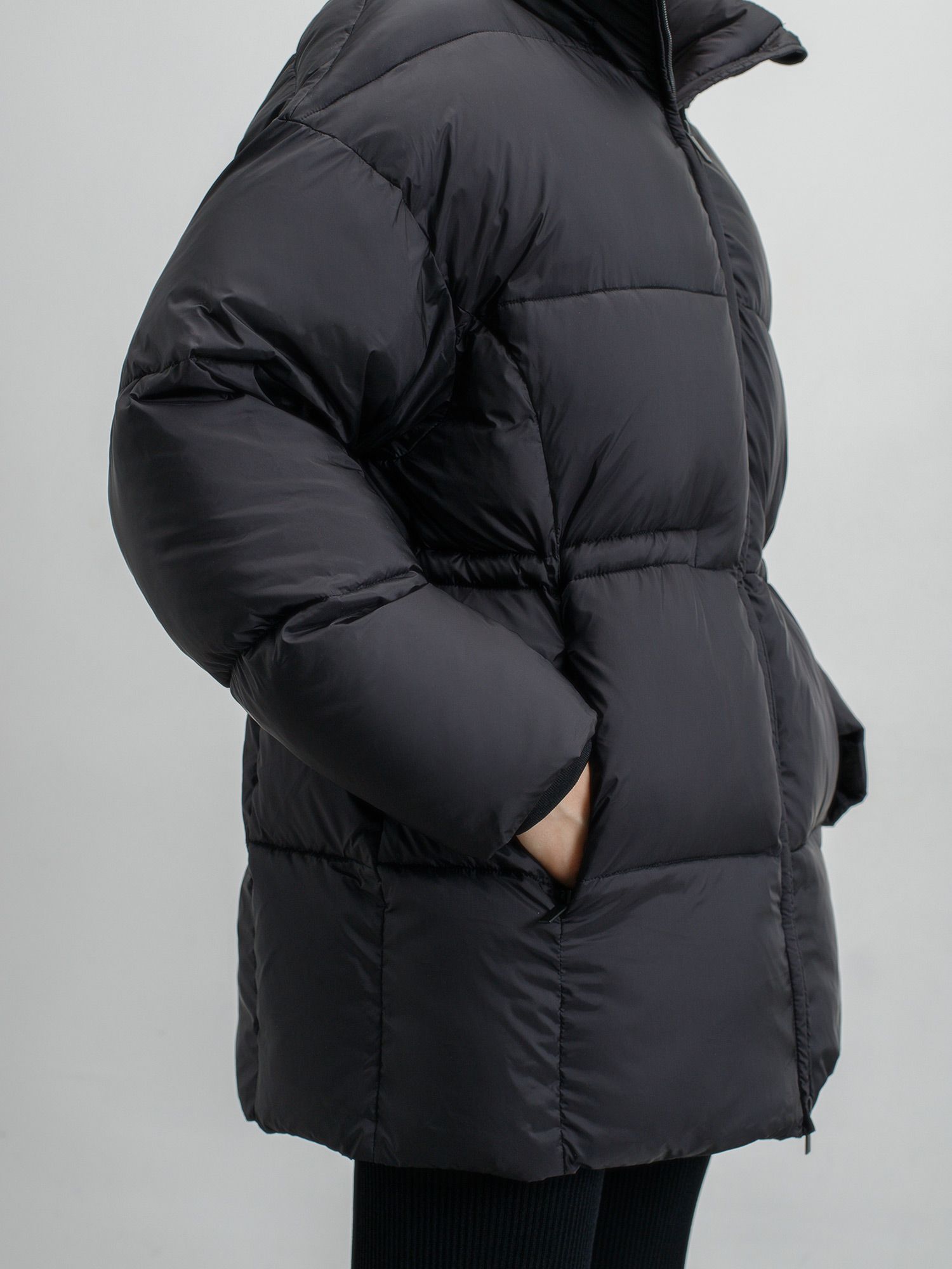 картинка мягкая утепленная куртка с регулировкой по линии талии