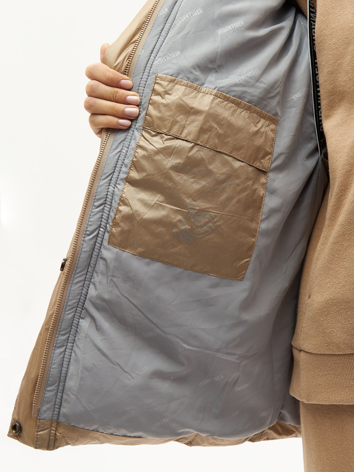Утепленная стеганая куртка из переработанного нейлона. Изображение 5