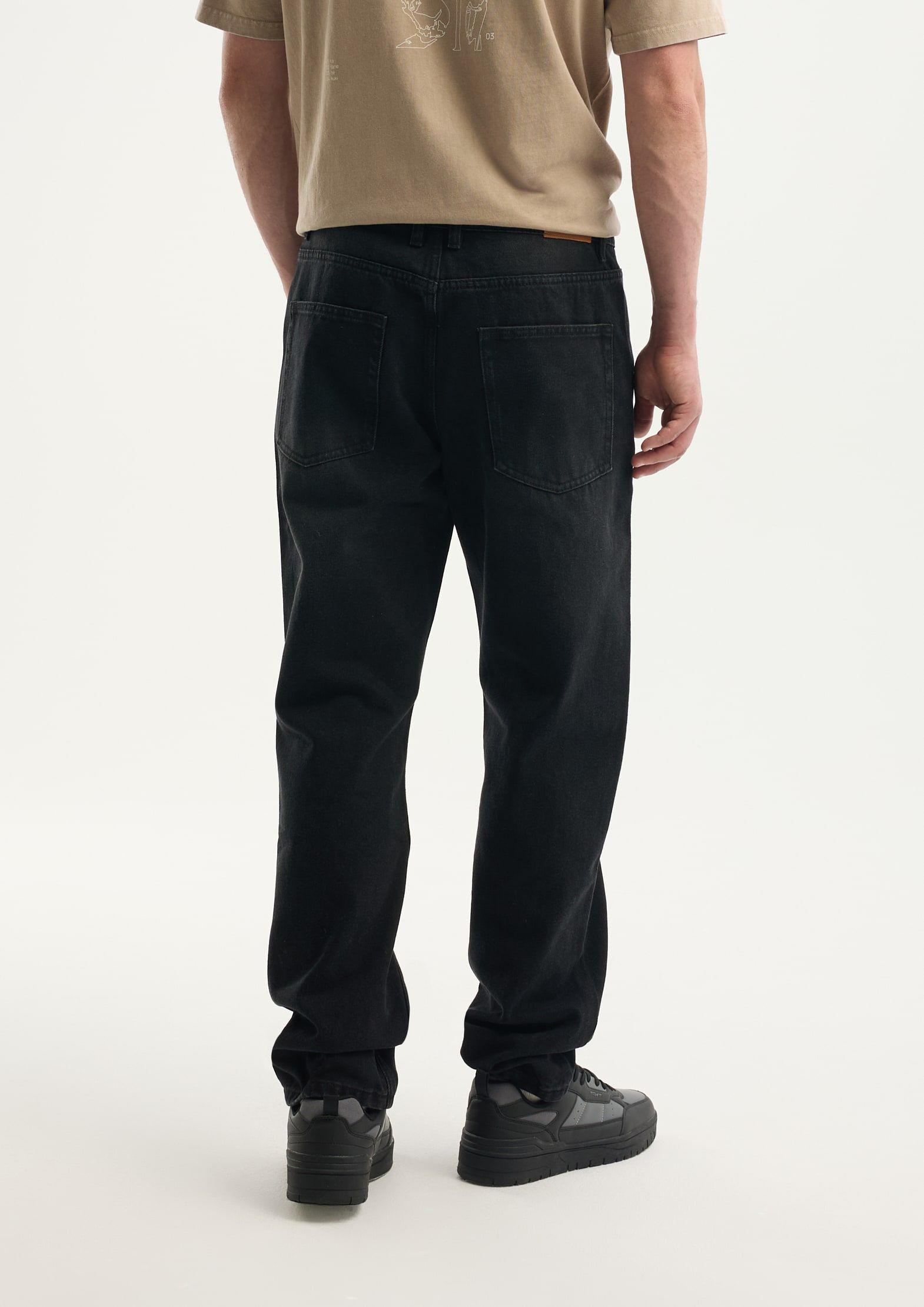 Джинсы tapered fit