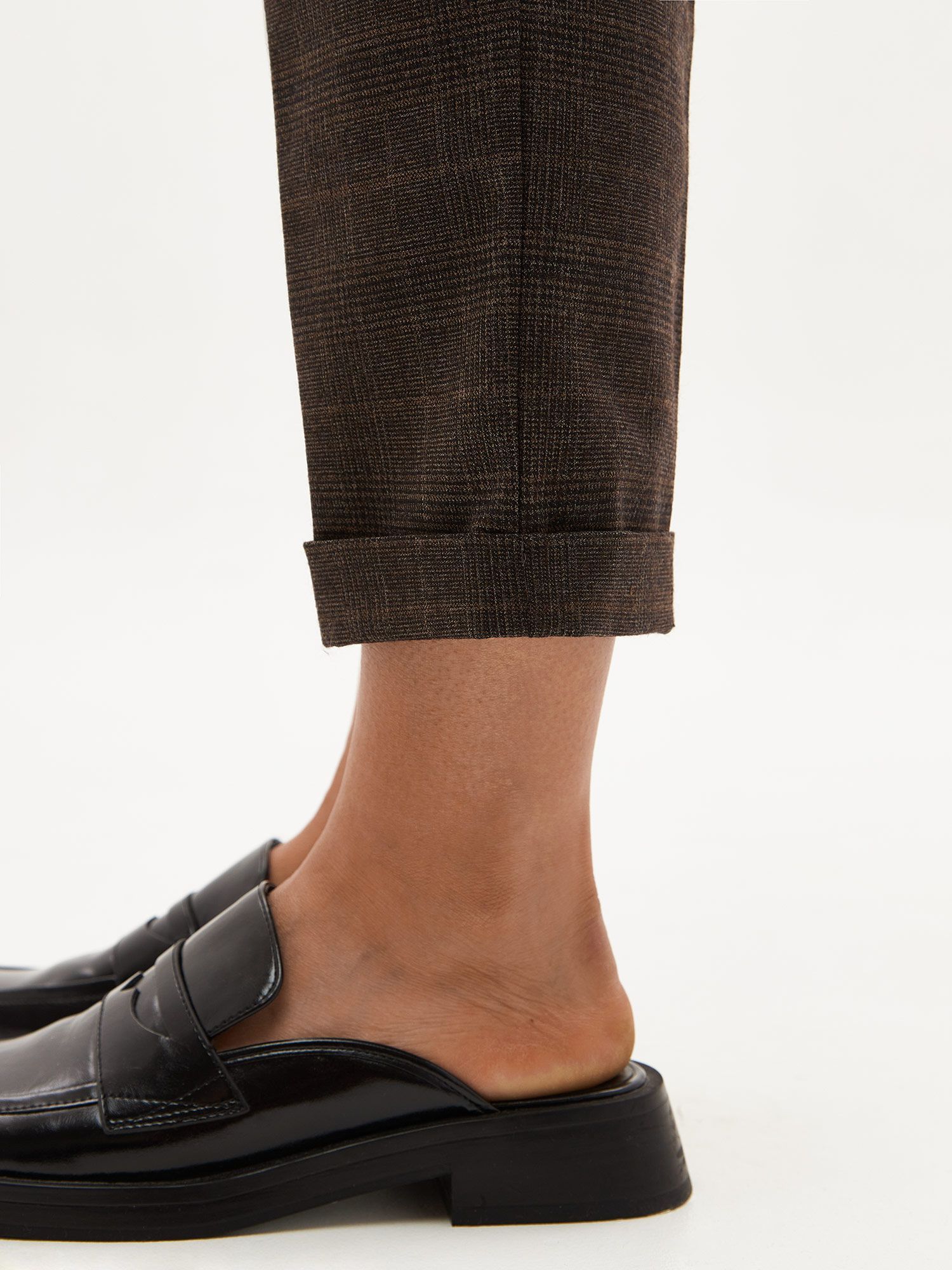 Укороченные брюки из шерсти и переработанного полиэстера. Изображение 4