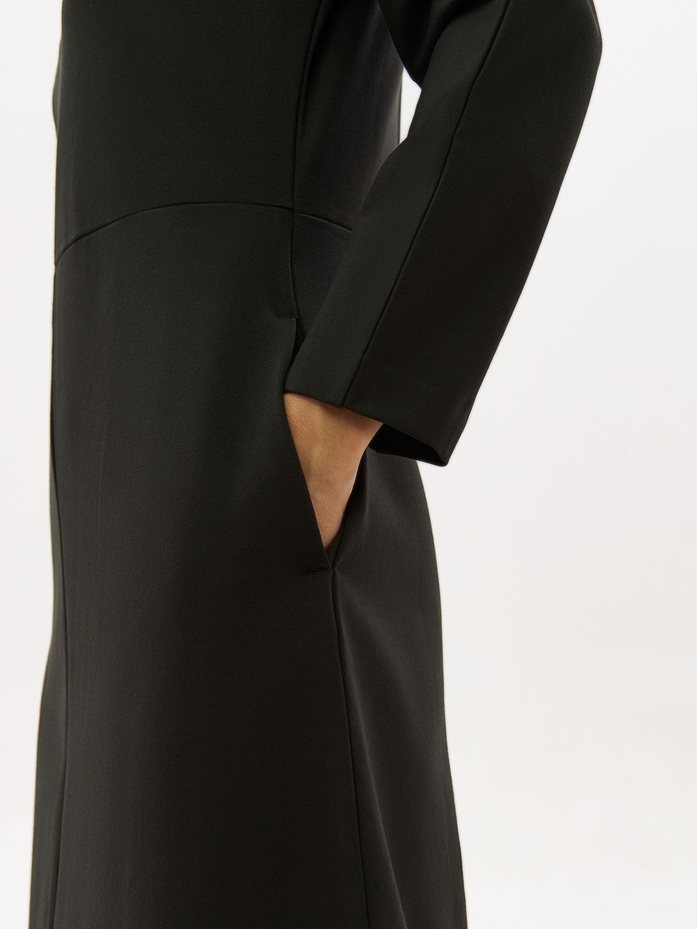 Трикотажное платье PAVO со светоотражающим брендингом. Изображение 4
