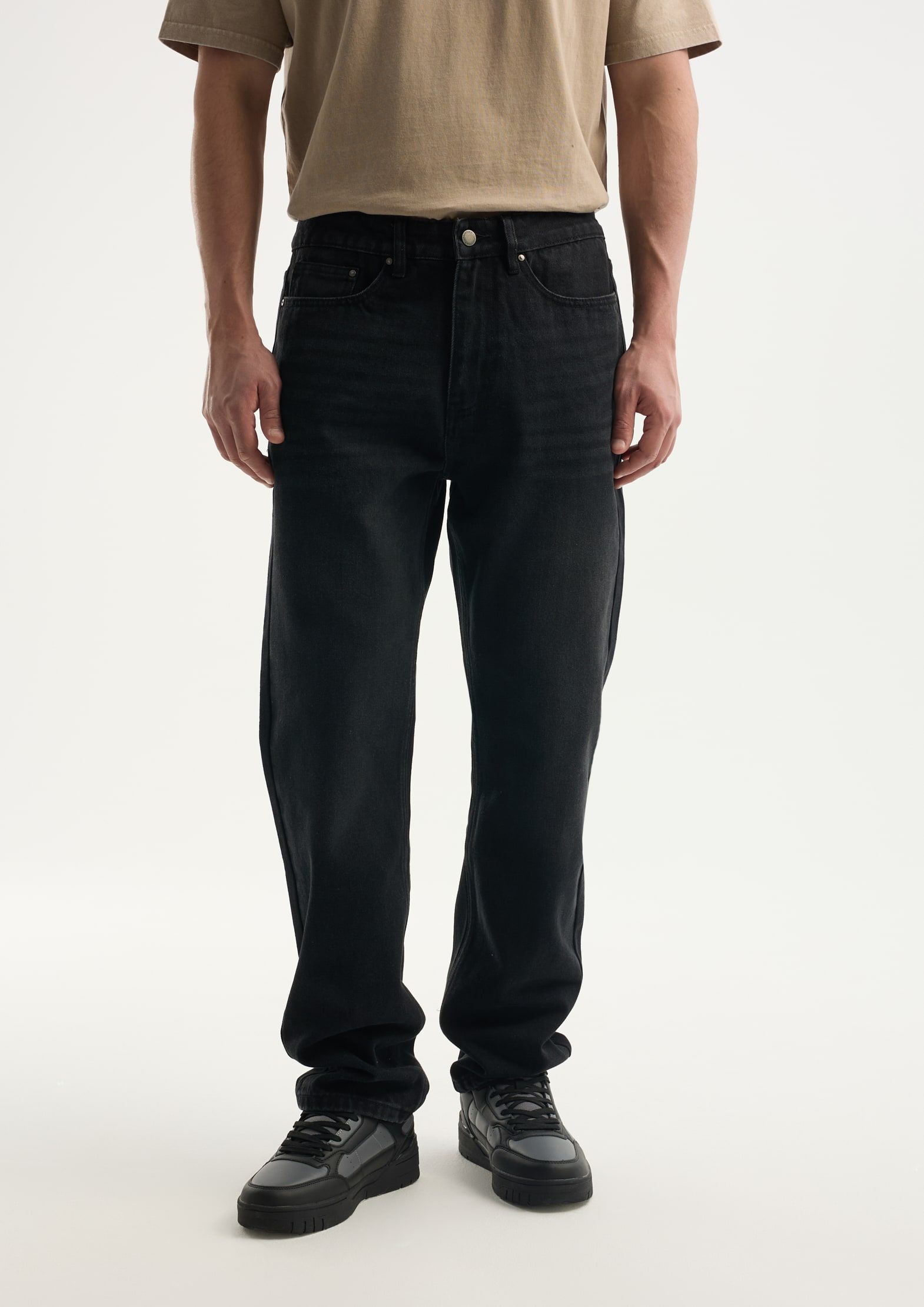 Джинсы tapered fit