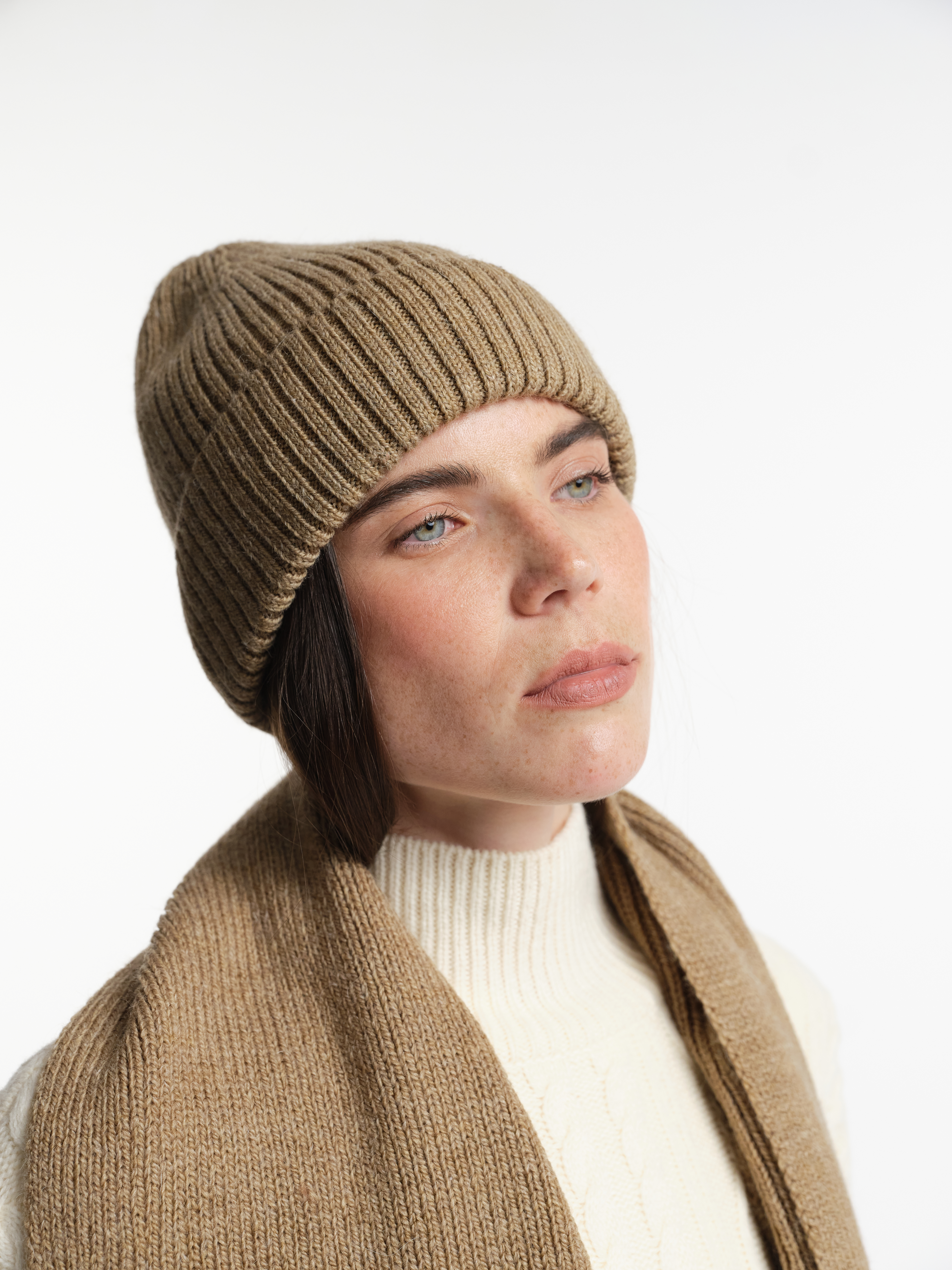 Шапка бини с добавлением шерсти альпаки, фотография 2