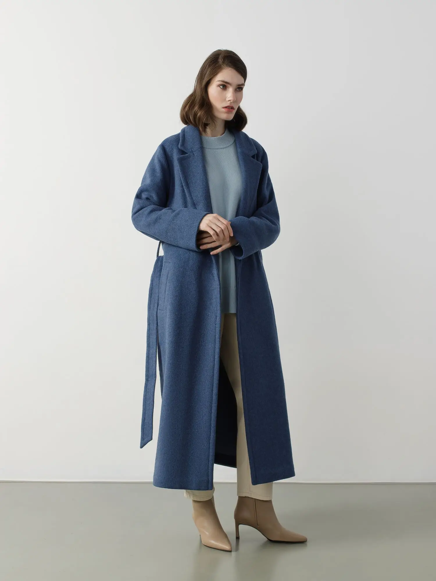 фото удлиненное пальто-халат с шерстью без подкладки
